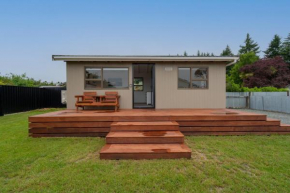 Cottage on Quintin - Carbon Neutral Te Anau Holiday Unit